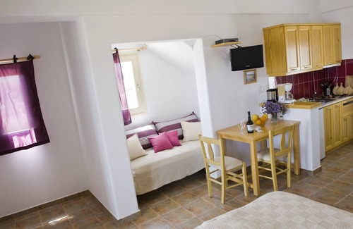 Logaras Apartment | Julia's Beach Studio by the sea, with terrace and sea view.