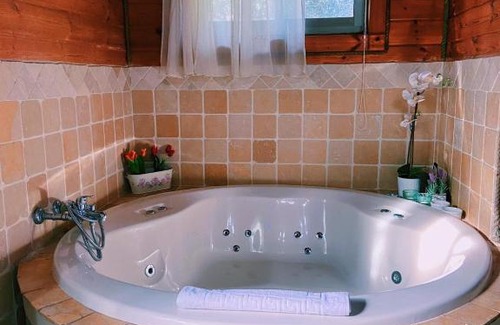 Ne'ot Golan House | Julie's Cabins