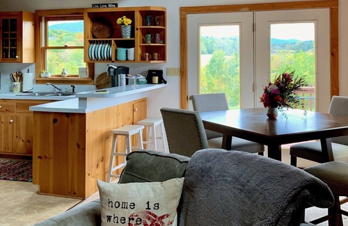 Bedford Cabin | Julie’s Cabin, Private & Secluded, Peaceful Paradise with views, Dogs OK