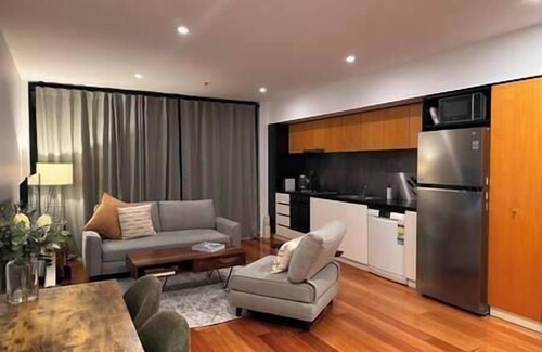 Chinatown Apartment | Juliet: Beautiful CBD Laneway apartment, Parking option