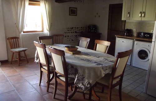 Larreule Cottage | JULIET - Beautifully Restored Barn With A Large Pool And Mountain Views