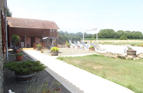 Larreule Cottage | JULIET - Beautifully Restored Barn With A Large Pool And Mountain Views