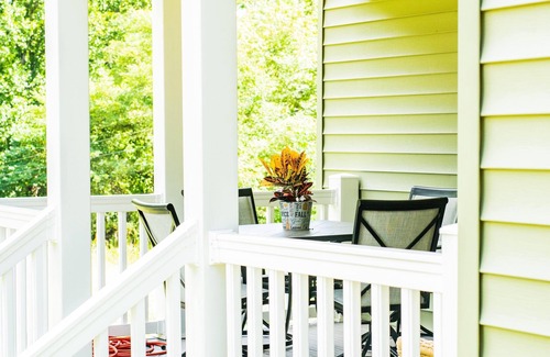 Clifford Cottage | JULY DISCOUNT! Romantic 2 BR 2 story w/mountain views and stunning outdoor space
