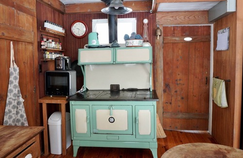 Town of Olive House | JULY RENTAL - MAGICAL PRIVATE SWIMMING QUARRY!