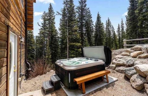 Alma Cabin | July Special! Cabin with hot tub! Near FairPlay & Breck!