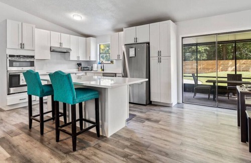 St. Augustine House | Jump Right IN! - Pool/Pets/Outdoors/Firepit/Holiday Decorations