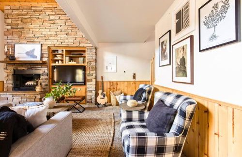 Summit Estates House | Jumper By AvantStay Serene Stylish Cabin w Hot Tub