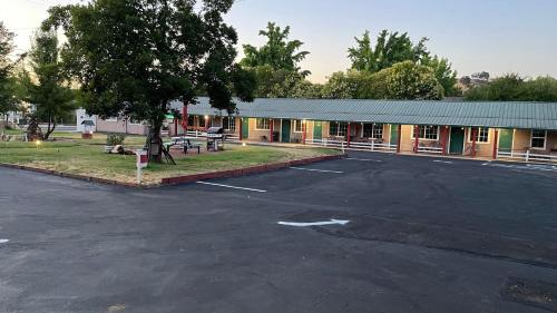 Altaville Hotel | Jumping Frog Motel