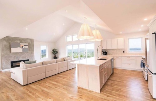 Grand Bay-Westfield House | June Avenue Oasis Sum