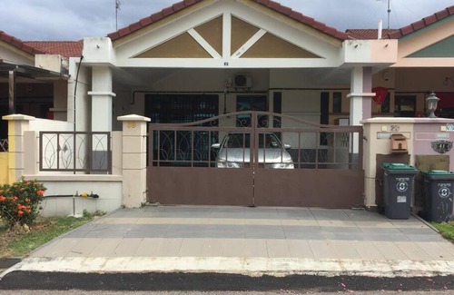 Ulu Tiram House | June's Homestay@ Puteri Wangsa near Aeon & IKEA