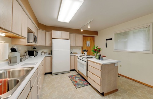 Juneau Apartment | Juneau Apartment - Walk to Hiking & Breweries