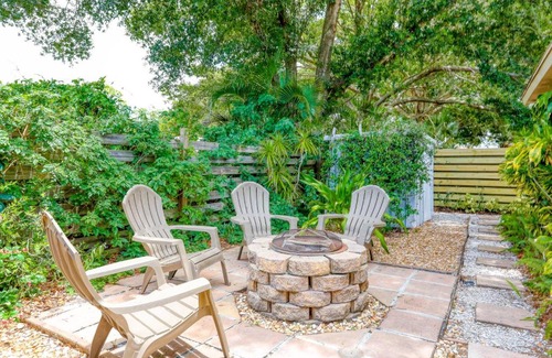 Indian Beach Sapphire Shores House | Jungalow Oasis
