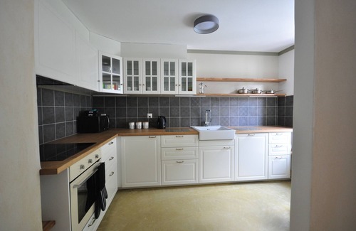Matten bei Interlaken House | Jungfrau Family Holiday Home, 5 bedrooms, sleeps 10, garden, BBQ, and parking