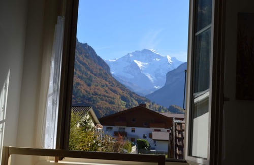 Matten bei Interlaken House | Jungfrau Family Holiday Home, 5 bedrooms, sleeps 10, garden, BBQ, and parking