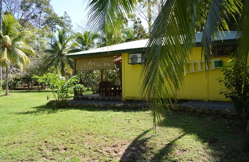 Cahuita House | Jungle charm minutes from the Caribbean