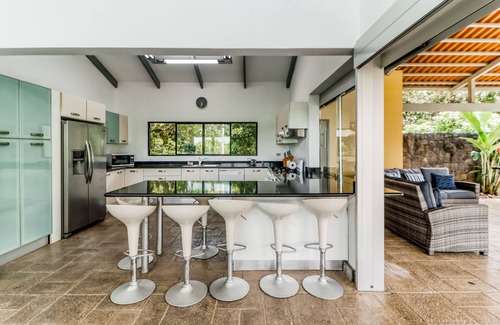 Tarcoles House | Jungle dog-friendly home with ocean views from the pool, gas grill & pool table