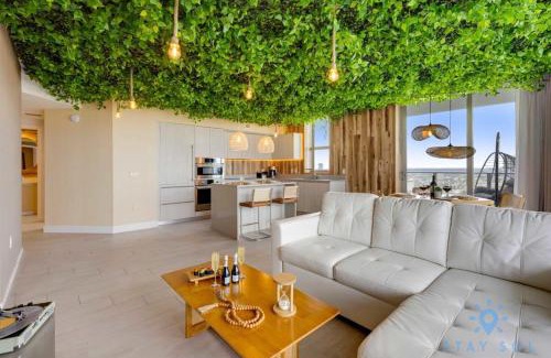 Hollywood South Central Beach Apartment | Jungle Experience, High Floor, Pools