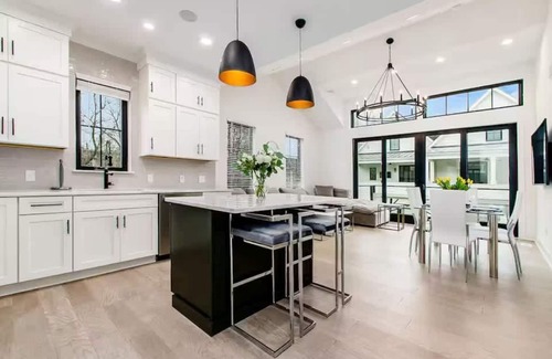 Italian Village Resort | Jungle House Designer Residences – Downtown Columbus