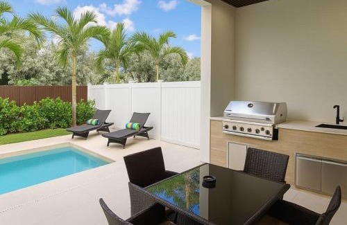 Harbordale House | Jungle Serene Lux Home with Pool Sauna Ice Bath