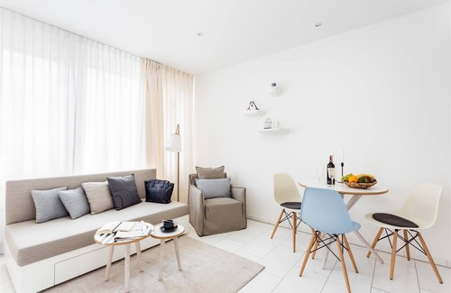 Bahnhofsviertel Apartment | Junior 2 Bedroom Apartment
