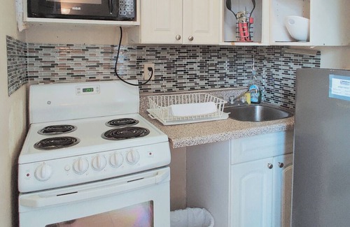 Downtown Toronto Apartment | Junior Studio Apartment Near Dundas Station and Eaton Centre
