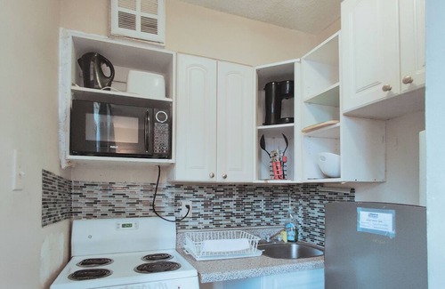 Downtown Toronto Apartment | Junior Studio Apartment Near Dundas Station and Eaton Centre