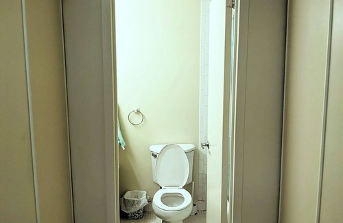 Downtown Toronto Apartment | Junior Studio Apartment Near Dundas Station and Eaton Centre