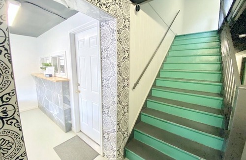 Lawrence Apartment | Junior Suite Indy