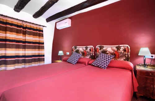 Ejulve House | Junior Suite-Private Bathroom-Mountain view-Roja