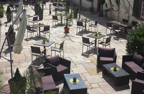 Bad Bergzabern House | Junior Suite, shower and bath, toilet, single room - Schlosshotel Bergzaberner Hof