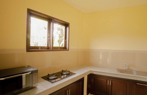 Gobleg House | Junior Suite w/Garden View in Munduk