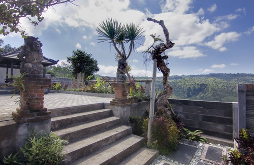 Gobleg House | Junior Suite w/Garden View in Munduk