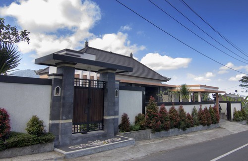Gobleg House | Junior Suite w/Garden View in Munduk
