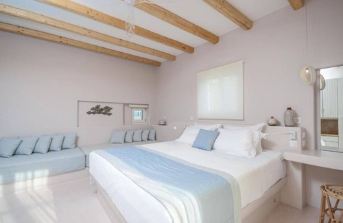 Old Town Naxos Hotel | Junior Suite with Side Sea view