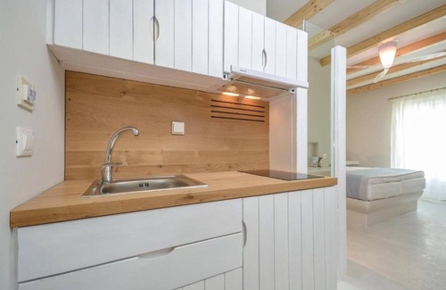 Old Town Naxos Hotel | Junior Suite with Side Sea view