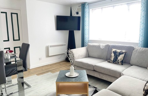 Seven Kings Apartment | Juniper Apartment - 2 Bedroom
