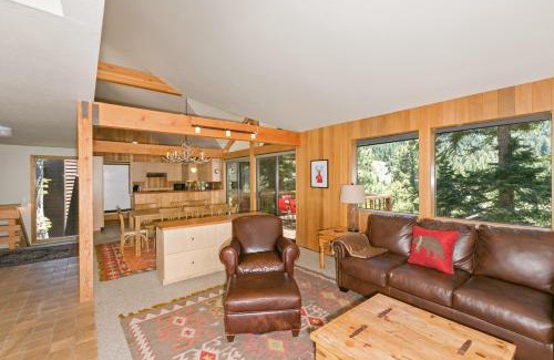 Alpine Meadows House | Juniper at Alpine - Private Hot tub, Pet Friendly & Free Shuttle to Slopes