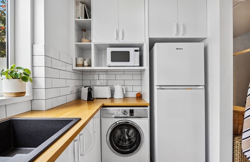 Semaphore Park House | Juniper Beachfront Townhouse Semaphore Park