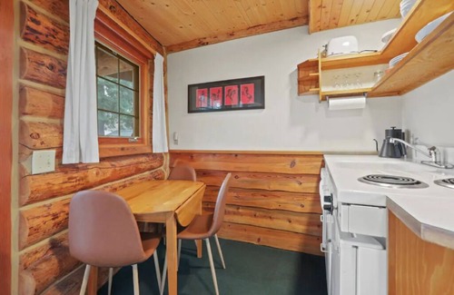 Stevenson Cabin | Juniper Cabin at Wilder and Pine Riverside Cabins