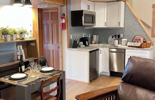 Enterprise Cabin | Juniper Cabin. Private cabin with majestic views and clear stargazing dome!
