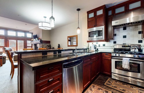 Mammoth Lakes Cabin | Juniper Crest 6 3 Bedroom Townhouse by RedAwning