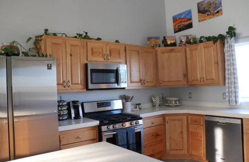 Kanab Apartment | Juniper Heights 2 Bed 2 Bath and Hot Tub