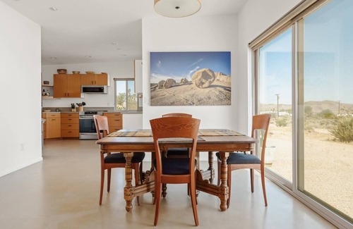 Joshua Tree House | Juniper House - Close to Joshua Tree National Park - Hot Tub - Amazing Views