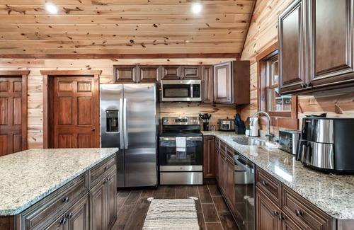 Caton Apartment | Juniper Lodge - Smoky Coast Vacation Rentals