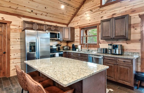 Caton Apartment | Juniper Lodge - Smoky Coast Vacation Rentals