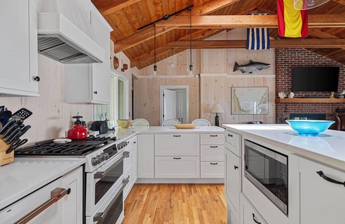 Bridgman House | Juniper Presents: Majestic Beachfront Beauty on the Sunset Coast