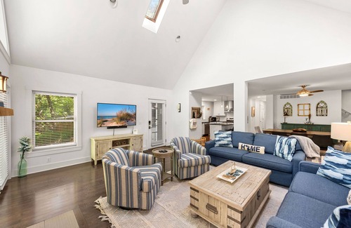 New Buffalo House | Juniper Presents: Oasis in the Woods w/Hot Tub, Pool + Pizza Oven