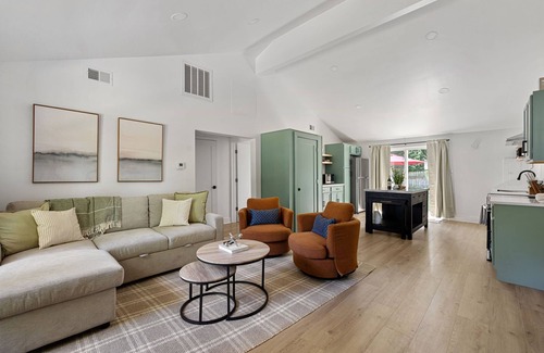 Lakeside House | Juniper Presents: The Calista, A Newly Renovated Retreat near Beaches