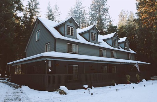 Shingletown House | Juniper Room at Tall Timbers Bed & Breakfast