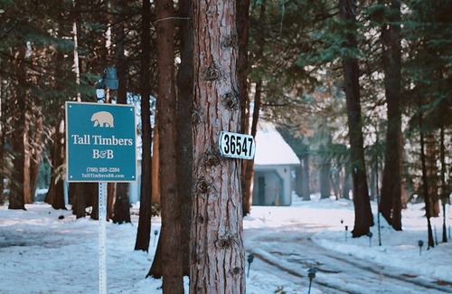 Shingletown House | Juniper Room at Tall Timbers Bed & Breakfast